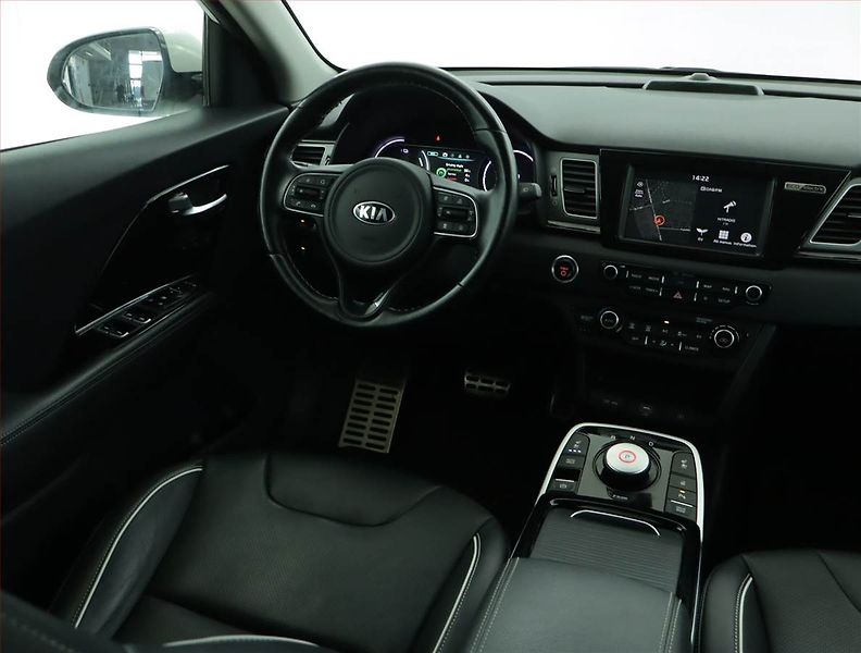 Kia e-Niro (2020) 64 kWh, SoH 100% - fotka 7 z 19