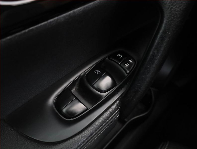 Nissan Qashqai (2015) Tekna 1.6 dCi, 4X4 - fotka 17 z 19