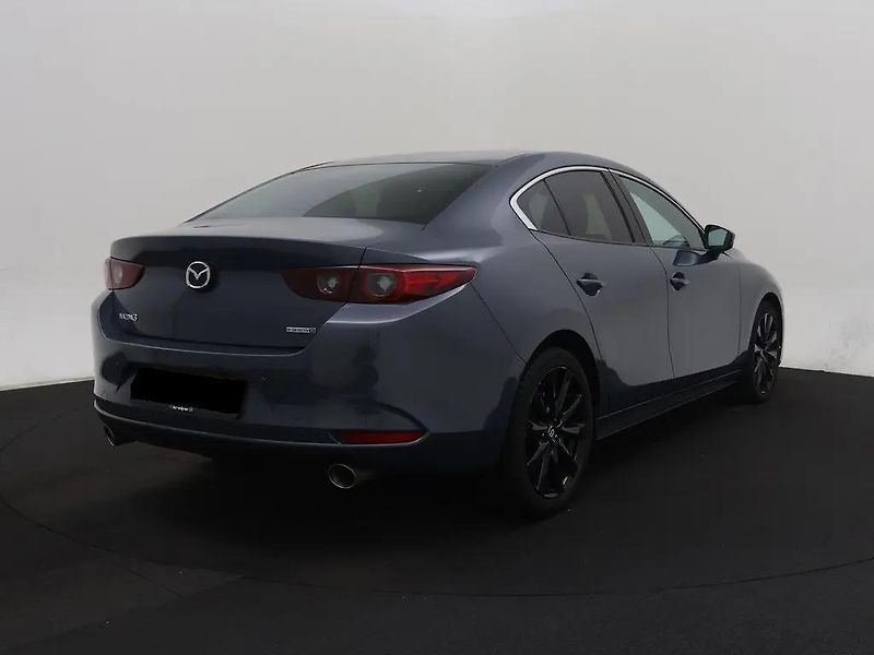 Mazda 3  e-SkyActiv-X 137kW LUXURY - fotka 2 z 7