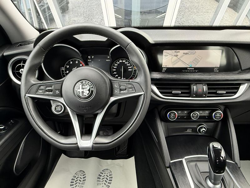 Alfa Romeo Stelvio 2,0T Q4 280PS 4x4 Automat - fotka 27 z 40