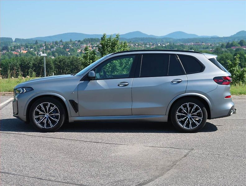 BMW X5 (2023) xDrive30d - fotka 3 z 14