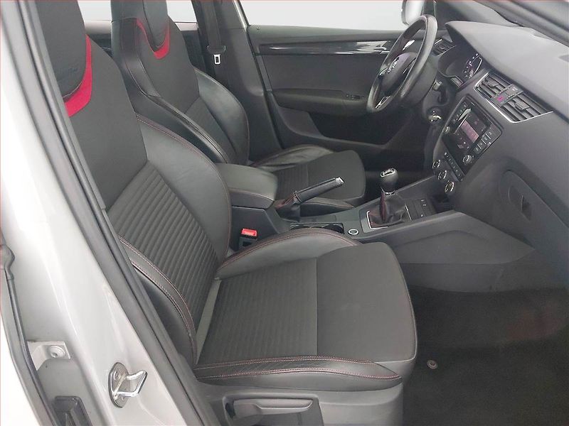 Škoda Octavia (2014) RS 2.0 TDI, Kůže, Bi-Xenony - fotka 9 z 19