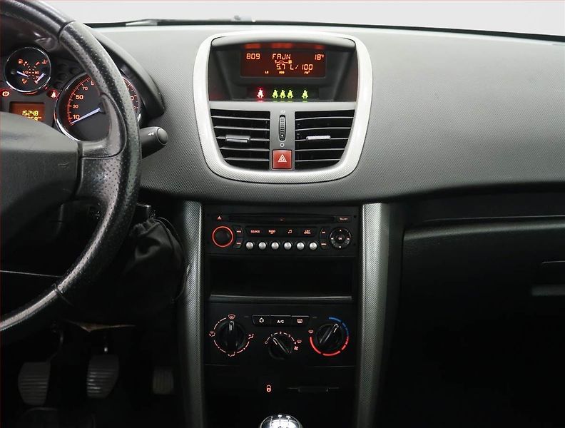 Peugeot 207 (2007) 1.6 HDi, po STK, oblíbený vůz - fotka 12 z 14
