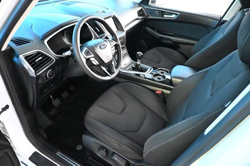 Ford S-MAX (2016) 2.0 132 KW Titanium LED Tažné - fotka 11 z 31