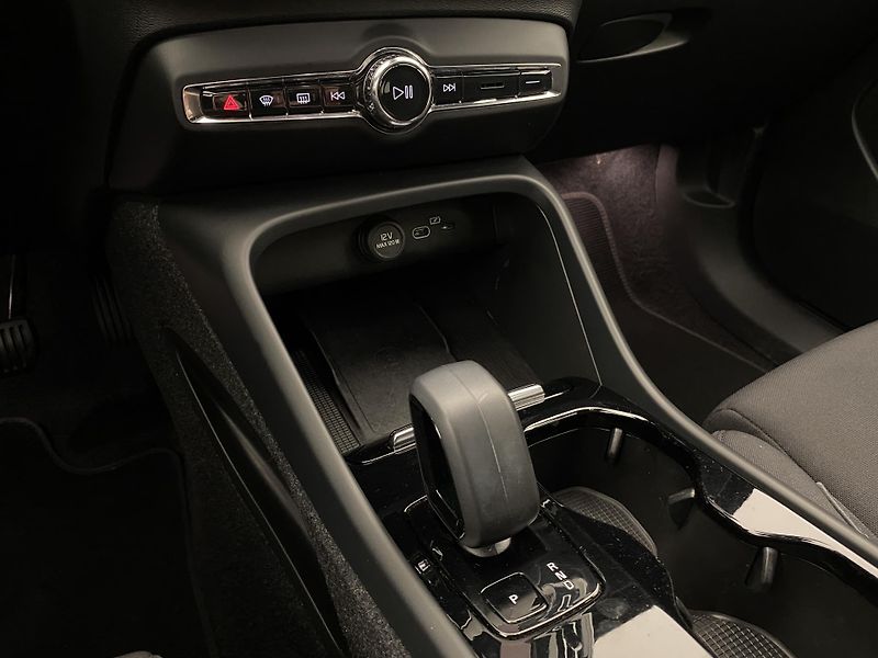 Volvo XC40 PURE ELECTRIC RECHARGE PLUS CZ - fotka 27 z 52