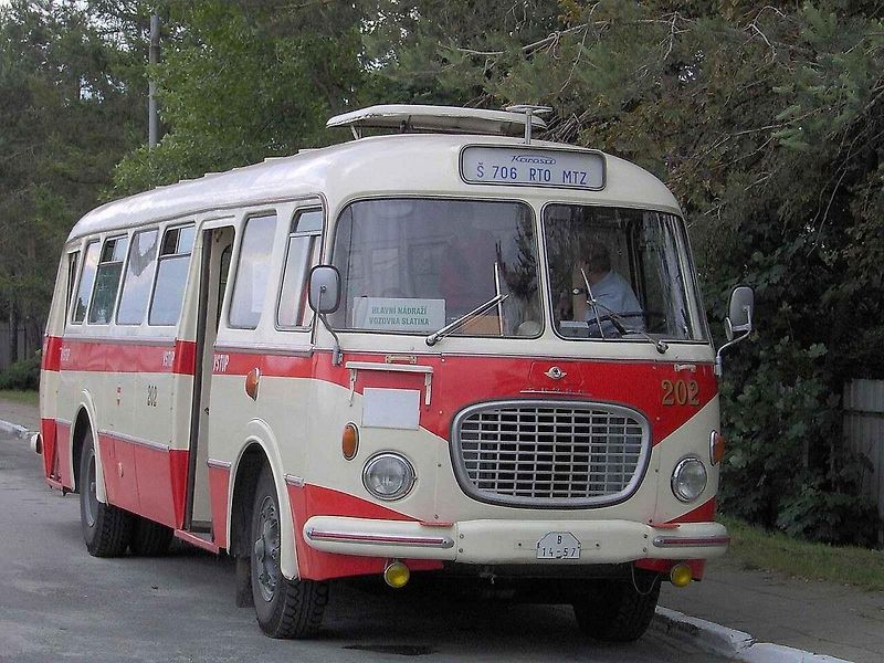 Zavzpomínejte s námi na to, jaká auta, s výjimkou těch co patřila invazním vojskům, se v srpnu 1968 pohybovala na našich silnicích.