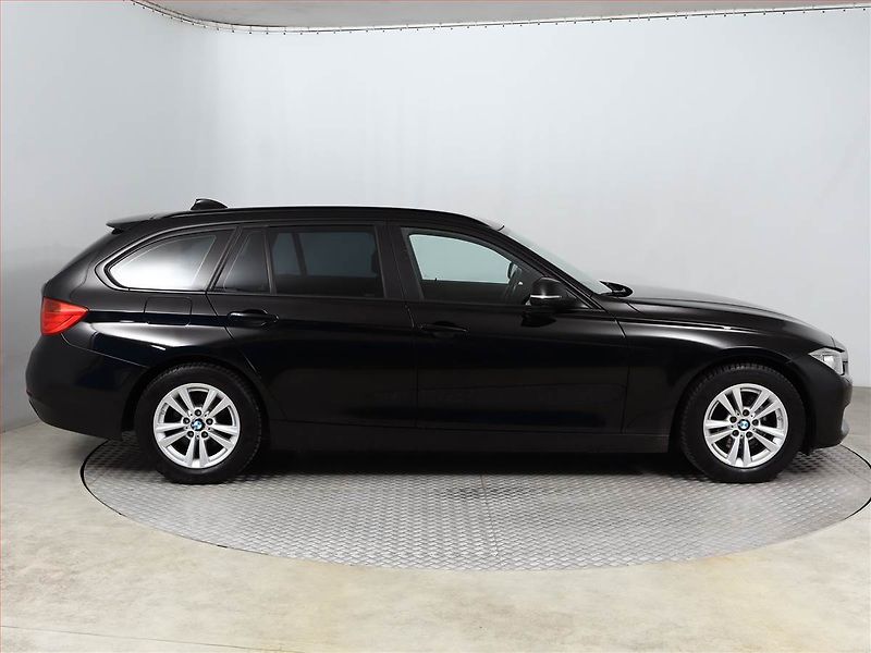 BMW Řada 3 (2013) 320 d, Automat, Navi, Tempomat - fotka 6 z 20