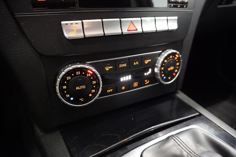 Mercedes-Benz Třídy C 180 2.2 CDi AUTOMAT - fotka 22 z 30