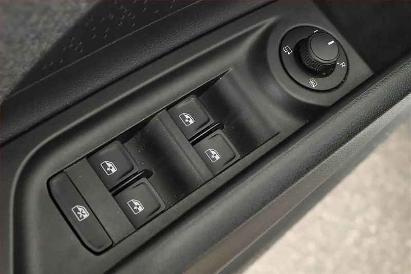 Škoda Enyaq (2022) 60 (62 kWh), SoH 92% - fotka 20 z 21