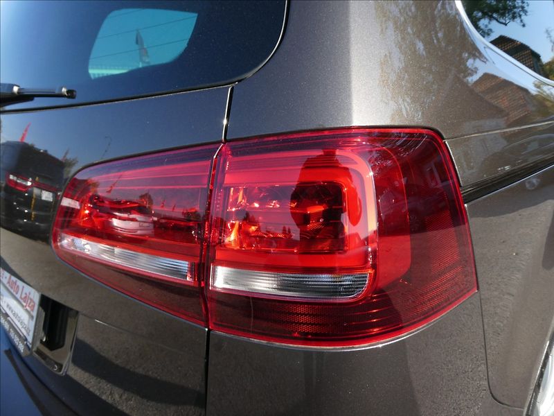 Volkswagen Sharan 2,0 TDi HIGHLINE, rezervace - fotka 12 z 50