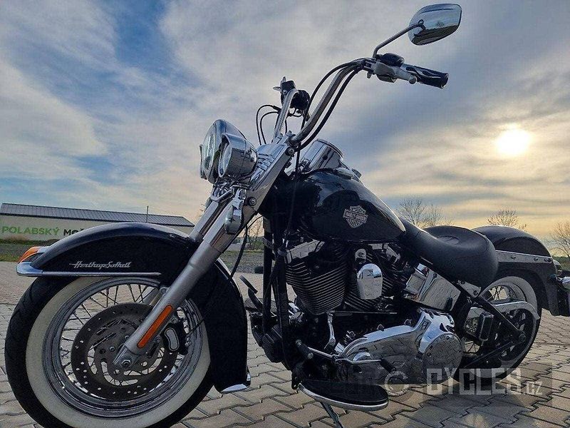 Harley-Davidson FLSTC Heritage Softail Classic (2010) - fotka 11 z 18
