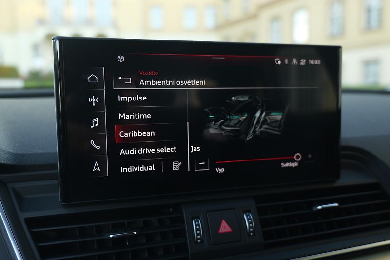 Audi Q5 40TDI quattro Matrix Cockpit - fotka 31 z 39