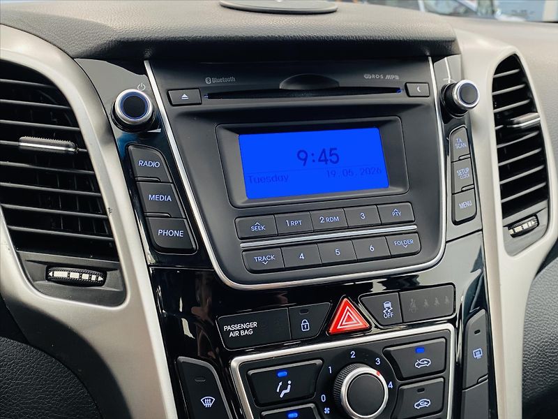 Hyundai i30 1,6 GDI 99kW 1.maj. ČR - fotka 16 z 22