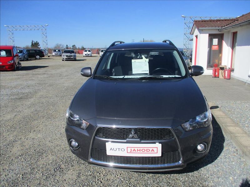 Mitsubishi Outlander 2,2 DI-D, Automat,4x4, klima, - fotka 2 z 32