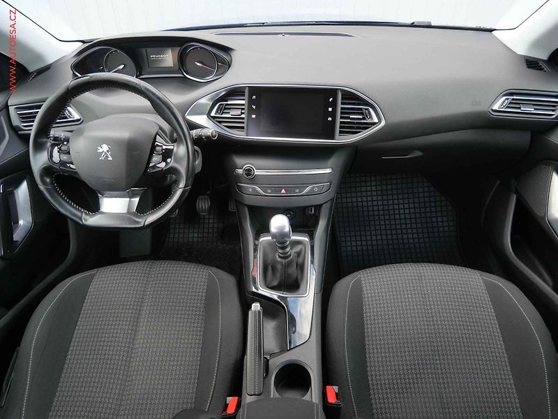 Peugeot 308 (2018) 1.5HDi, AC, tempo, navi - fotka 8 z 24