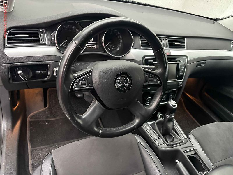 Škoda Superb (2014) 2.0 TDi, ČR, Elegance - fotka 14 z 19