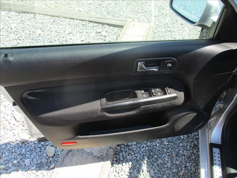 Volkswagen Golf 1,9 TDi,96kW,digiklima,servis, - fotka 12 z 26