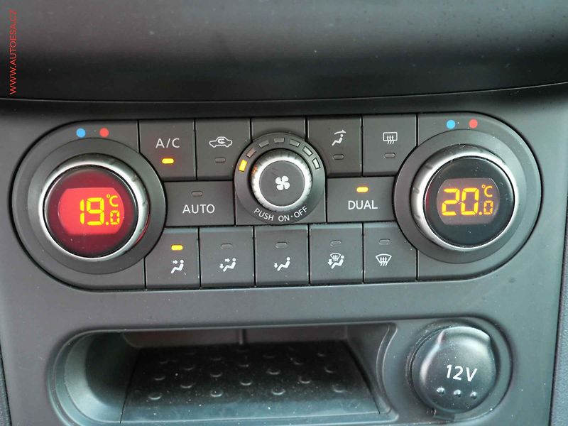 Nissan Qashqai (2012) 1.6 dCi, I-Way, panor, navi - fotka 14 z 19