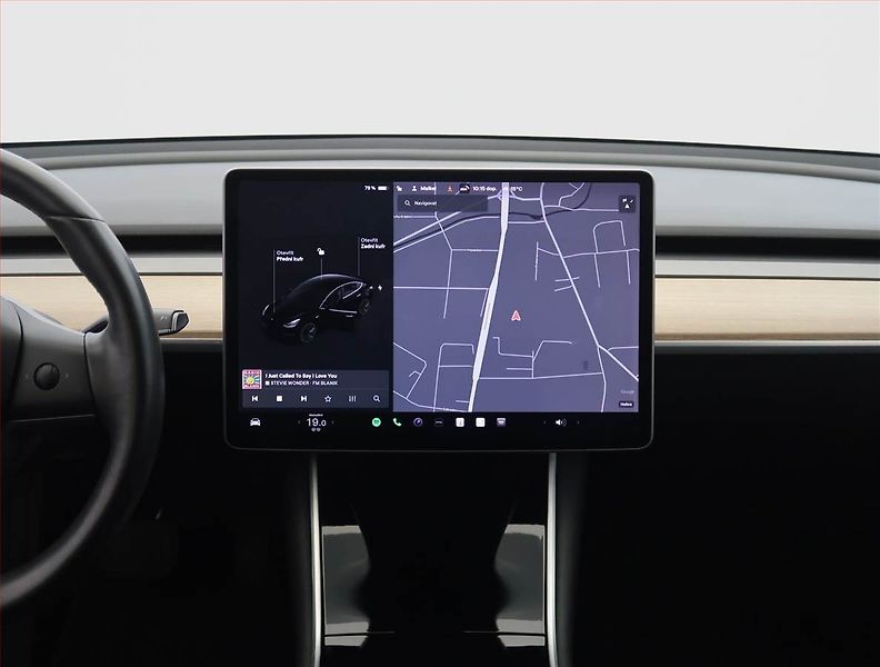 Tesla Model 3 (2019) Std Range Plus 52kWh, SoH 78% - fotka 11 z 32