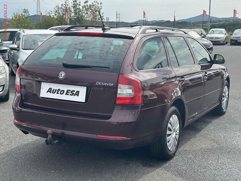 Škoda Octavia (2012) 1.6 TDi, 2.maj,ČR, servis - fotka 4 z 19