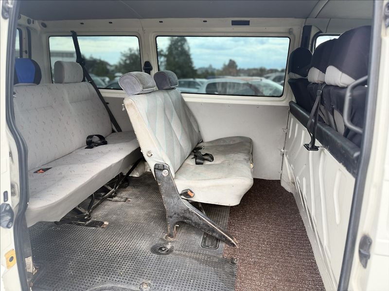 Volkswagen Transporter 2,5 TDI 9MÍST - fotka 10 z 12