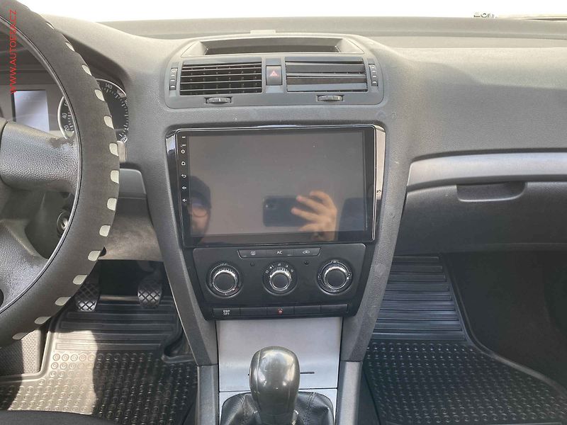 Škoda Octavia (2008) 1.9TDi, ČR, AC - fotka 12 z 16