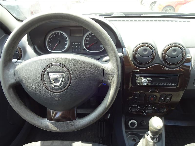 Dacia Duster 1,5 DCi 81kW 4x4 - fotka 31 z 42