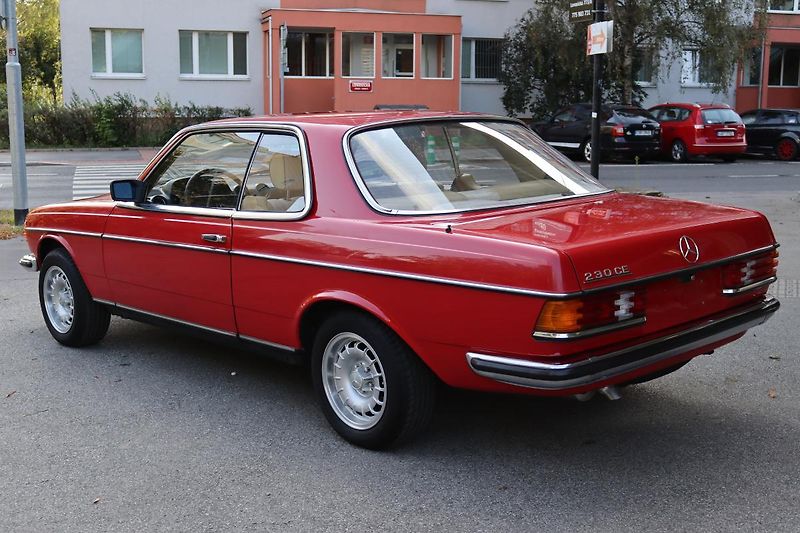 Mercedes-Benz 123 230CE KUPÉ AUTOMAT 100kW - fotka 14 z 48