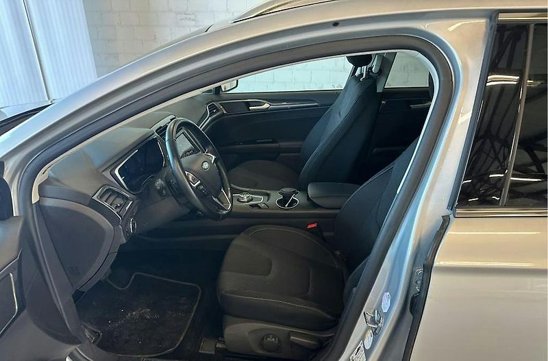 Ford Mondeo (2022) 2.0Eco*AUTO*KAMERA*TAŽNÉ*LED - fotka 6 z 10