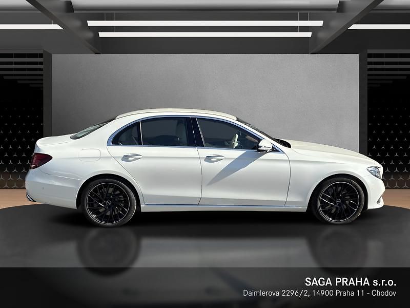 Mercedes-Benz Třídy E 400 4MATIC Avantgarde Designo - fotka 3 z 18
