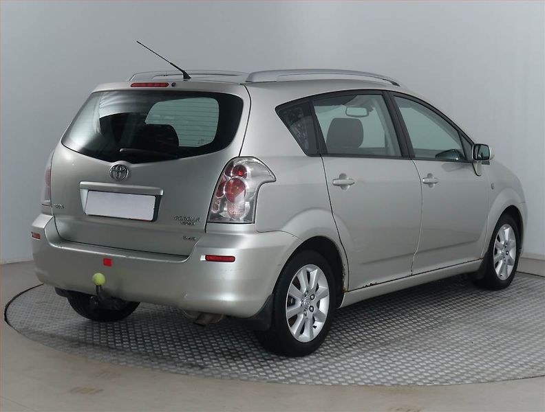 Toyota Corolla Verso (2005) 2.2 D-4D, nová STK, Tažné - fotka 5 z 17