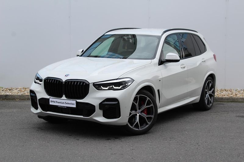 BMW X5 xDrive30d - fotka 1 z 28
