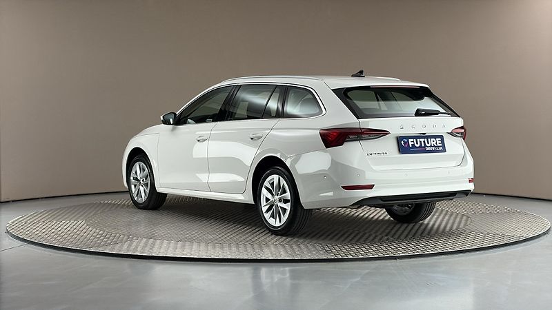 Škoda Octavia 2.0 TDI DSG Style Combi - fotka 2 z 26