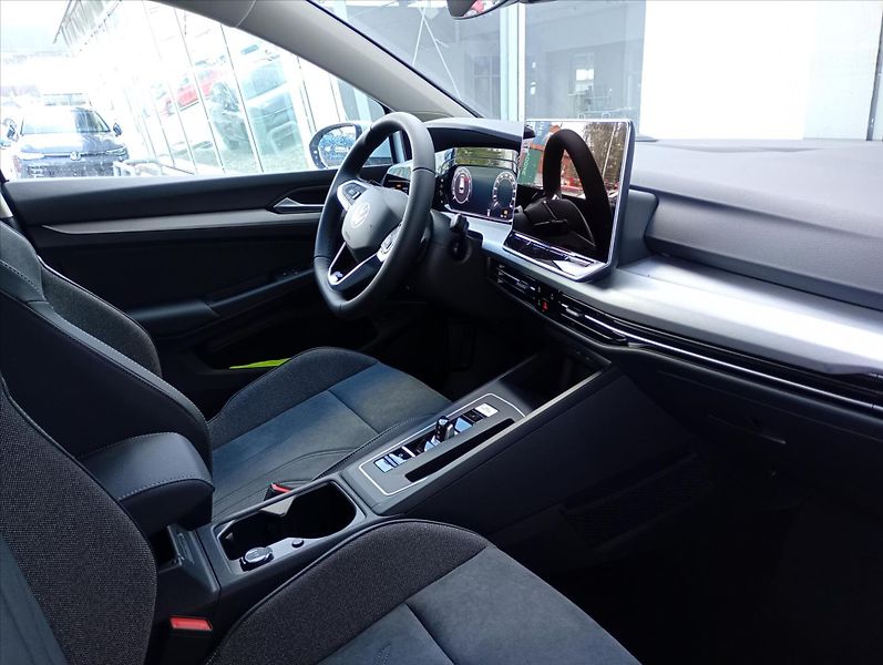 Volkswagen Golf Variant (2026) 1,5 eTSI 7DSG mHEV  People - fotka 14 z 17