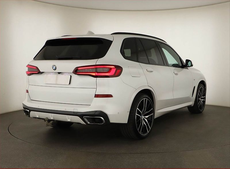 BMW X5 (2021) xDrive30d - fotka 5 z 29