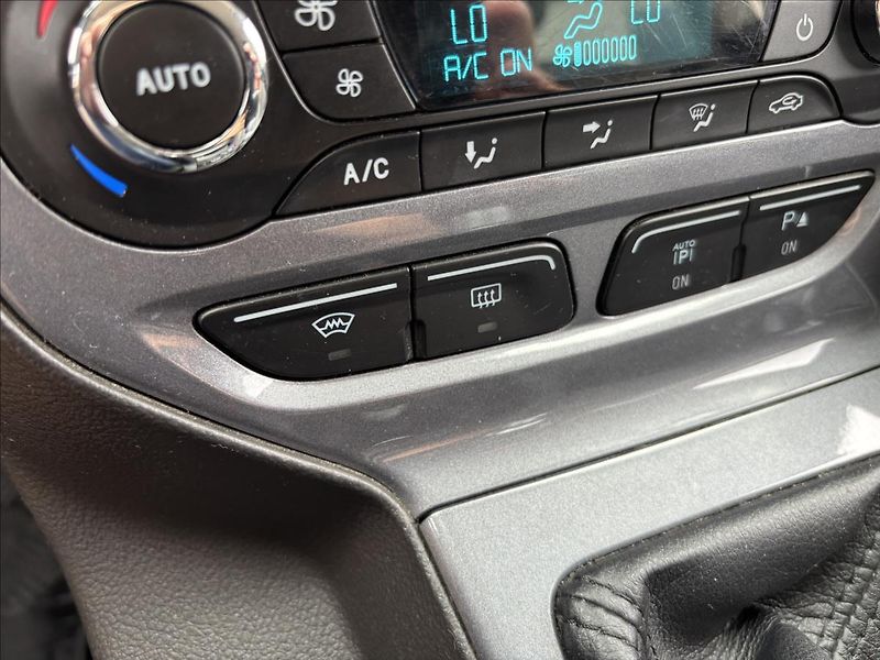 Ford Focus 2,0 TDCI 140k Titanium - fotka 32 z 36