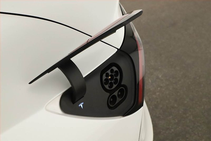 Tesla Model 3 (2020) Long Range 4WD 78kWh, SoH 83% - fotka 9 z 19