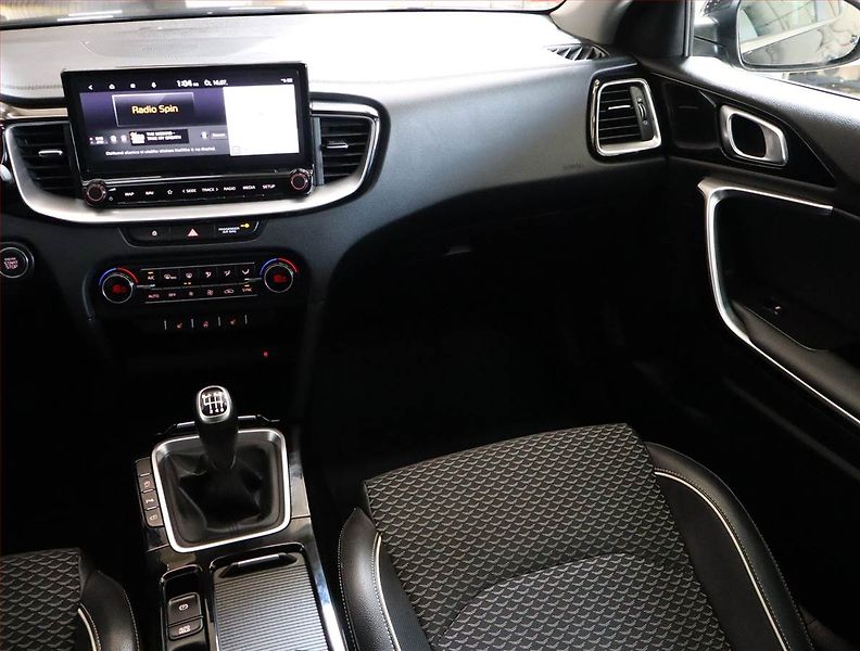 Kia XCeed (2024) 1.5 T-GDI - fotka 8 z 26