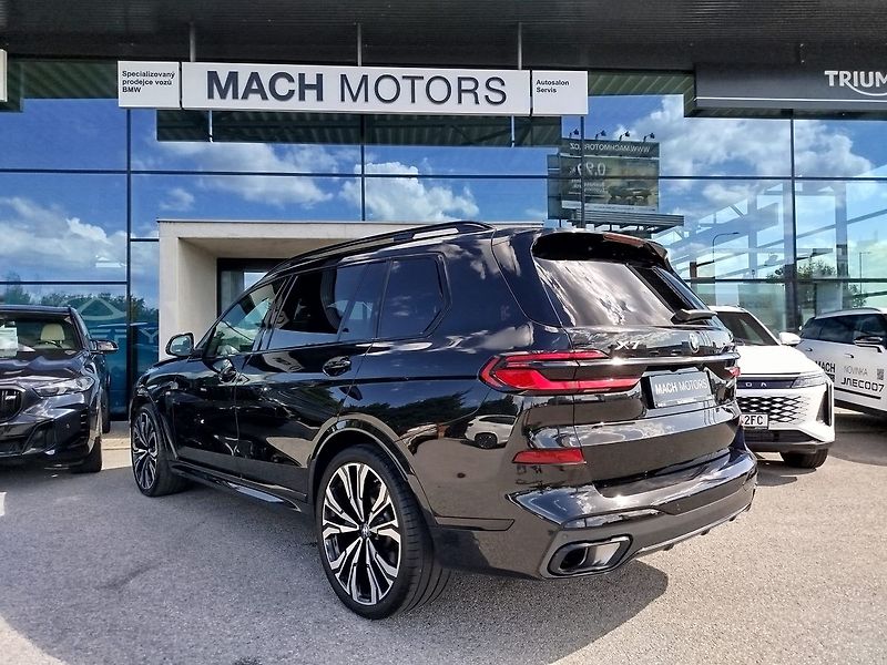 BMW X7 xDrive40d - fotka 9 z 38