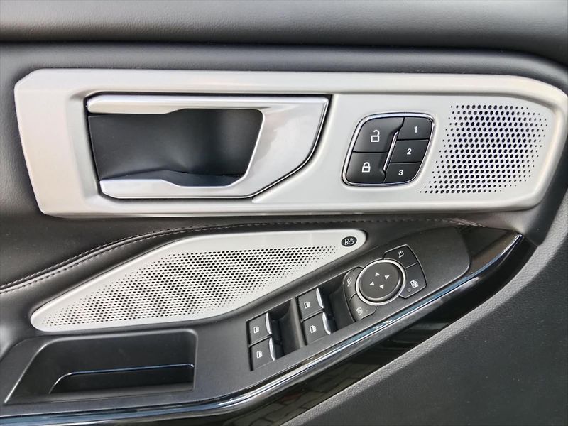 Ford Explorer 3,0 V6 EcoBoost PHEV  PLATINUM - fotka 16 z 19