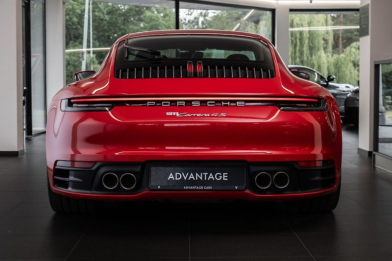 Porsche 911 Carrera 4S - fotka 3 z 24