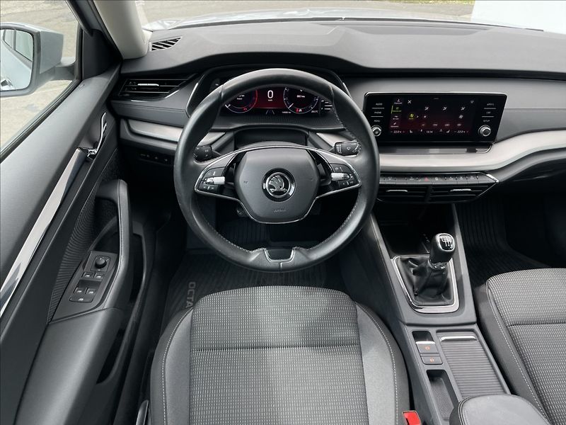 Škoda Octavia 2,0 TDI Combi Ambition Plus - fotka 7 z 24