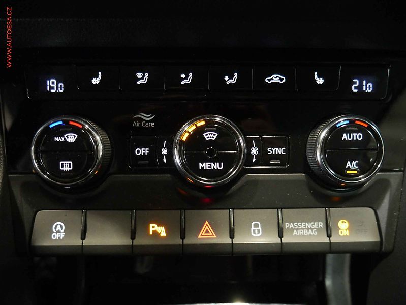 Škoda Karoq (2017) 2.0 TDi 4x4, 1.maj,ČR, LED - fotka 17 z 22