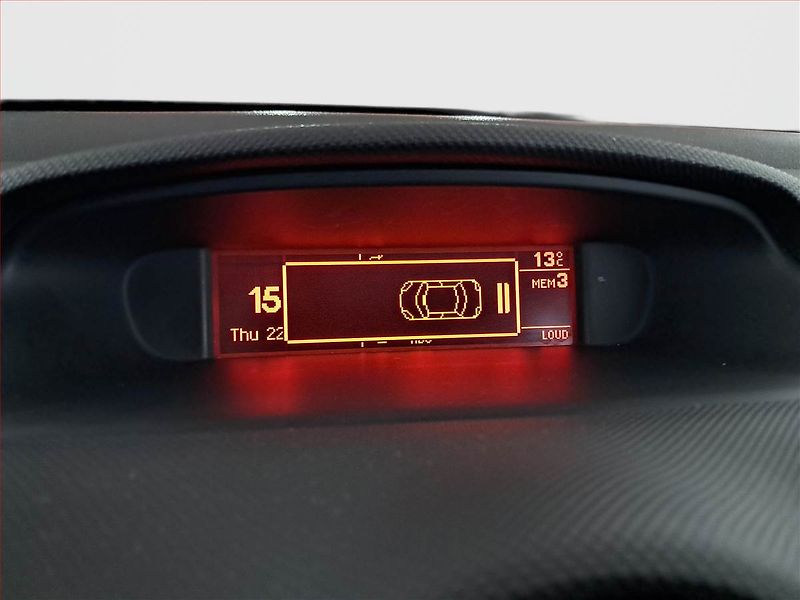 Peugeot 308 (2012) 1.6 HDi, 7 míst, po STK - fotka 18 z 19
