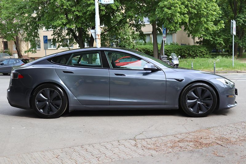 Tesla Model S LONG RANGE AWD 493kW - fotka 9 z 50