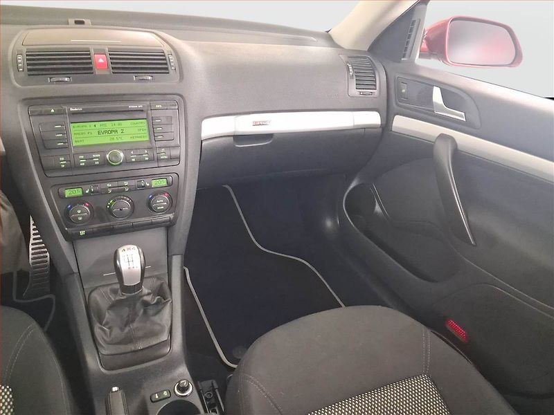 Škoda Octavia (2009) Scout 2.0 TDI, 4X4 - fotka 8 z 16