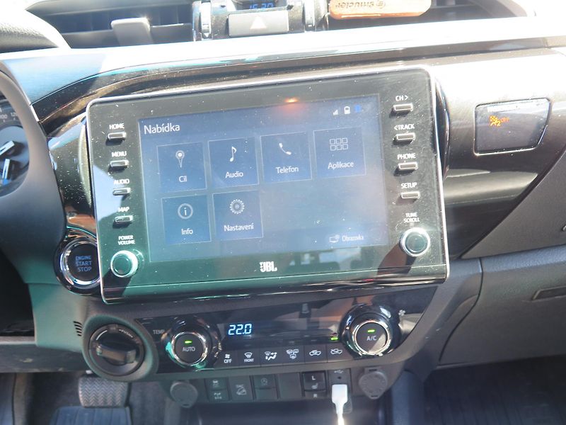 Toyota Hilux INVINCIBLE Aut. - fotka 9 z 24