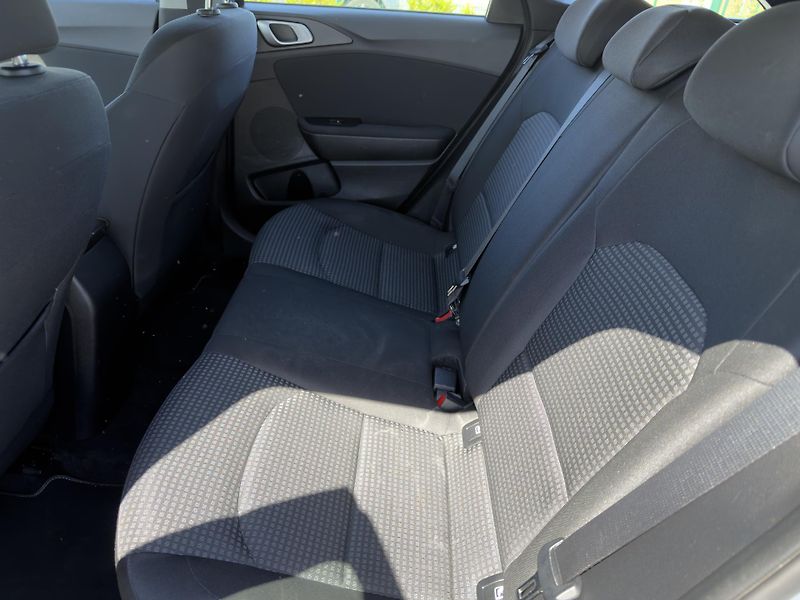 Kia Ceed 1.0 t-gdi 88 kW / DPH - fotka 12 z 20