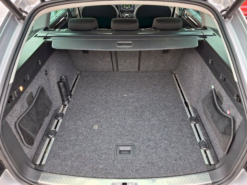Škoda Superb (2012) Combi Elegance 2,0TDi 125kW DS - fotka 8 z 33