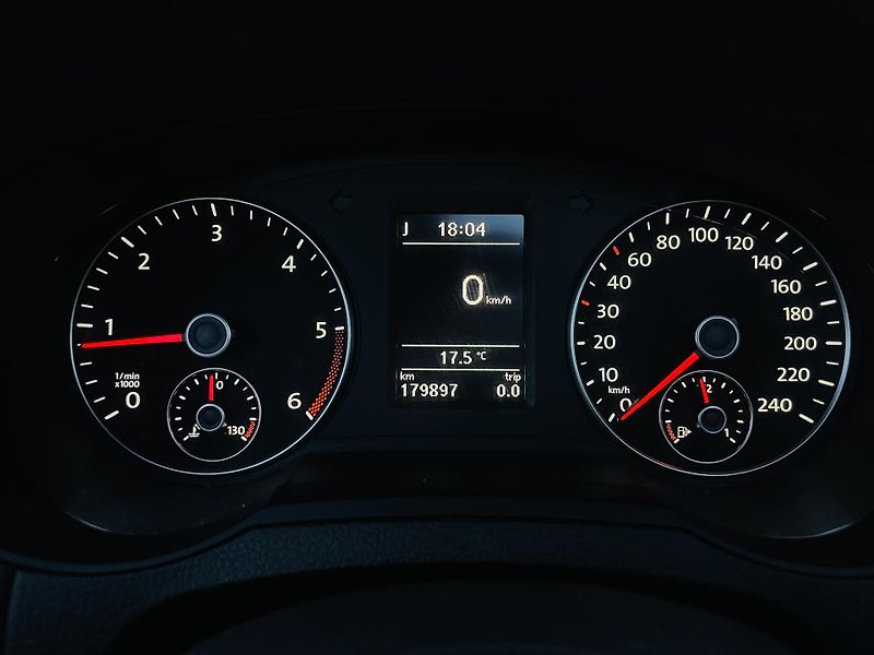 Volkswagen Sharan 2.0TDI MAN 7MÍST TAŽNÉ KAMERA - fotka 42 z 46